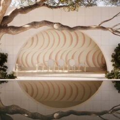 Coque© Wallpaper In Strawberry Kiss + Cremé -Drop It Modern Sales Coque Mural Strawberry rendering 1