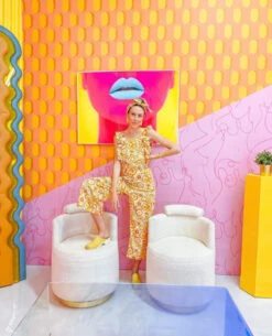 Pillbox© Wallpaper In Mustard -Drop It Modern Sales IMG 0312 5a78be82 8f45 4b11 a544 642fa676891c